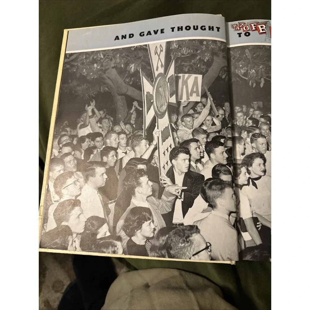 1952 RAZORBACK Yearbook - University of Arkansas - Fayetteville, AR